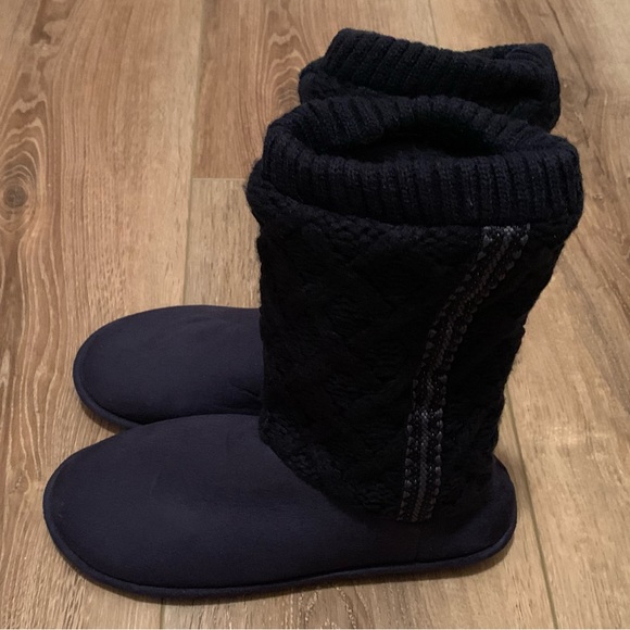 ☕️ Isotoner Navy Blue Women’s Boot Slippers 9.5-10 New & Never Used! - Picture 1 of 6